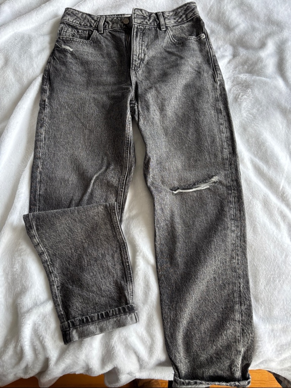 Women’s  Washed Black Ripped Mom Jeans